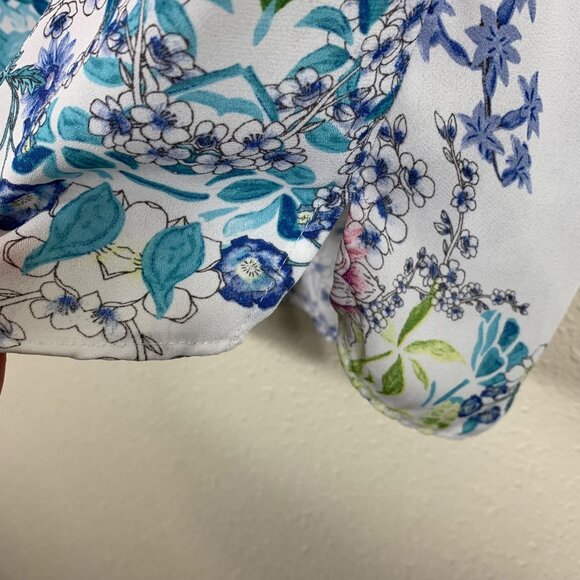 Violet + Claire Floral Fairy Bell Sleeve Blouse  - Size 1X - Picture 6 of 7
